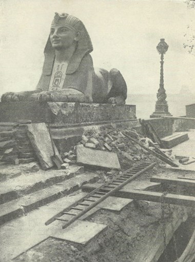 Cleopatra’s Needle, Embankment, London, 4/5 September 1917. A 50 kg bomb, dropped by a German Gotha plane, exploded close to the monument on the night of 4/5 September 1917. The resulting blast killed the driver and two passengers of a passing tram.